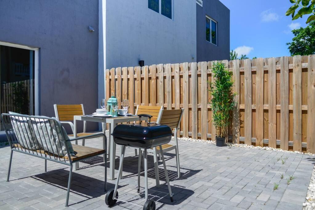 Awesome Townhouse 15 Minutes From The Beach Μαϊάμι Εξωτερικό φωτογραφία